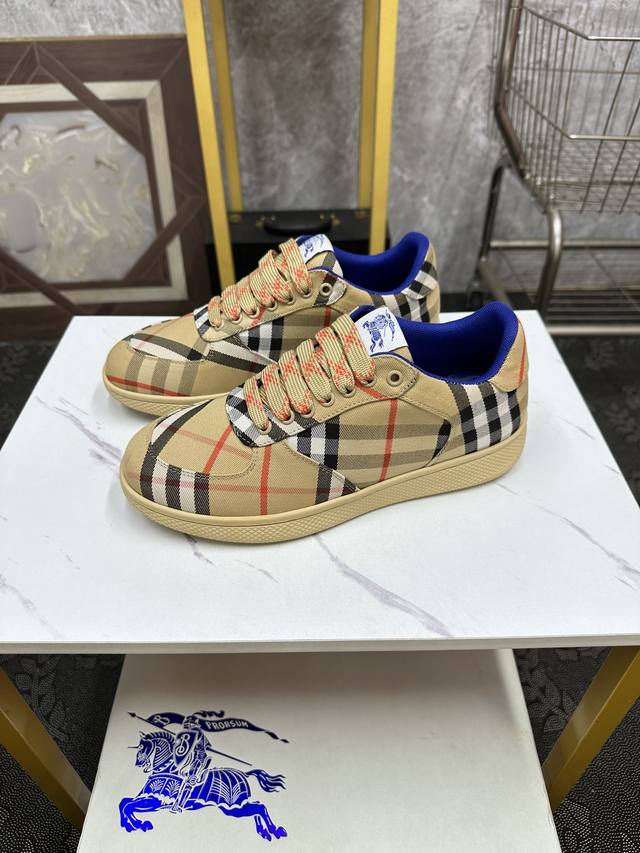 Burberry-巴宝莉 官网同步 专柜品质 时尚简约经典款 进口原版牛皮面料 真皮内里 原版大低 Size :38-45 38、45定做不退换 Zg